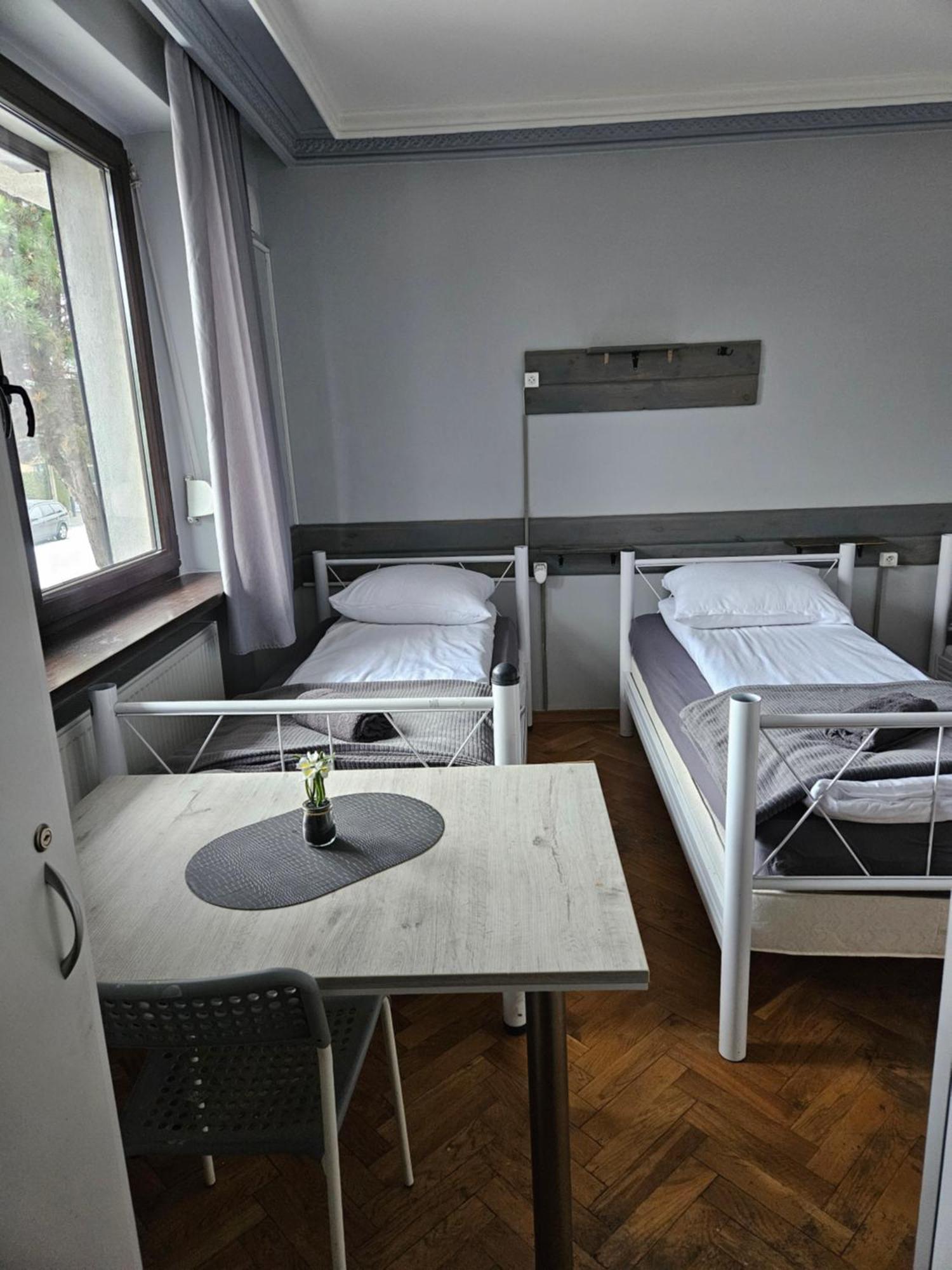 Pokoje Pracownicze Кімнати Для Працівників,Гуртожиток Swarzędz Exterior foto
